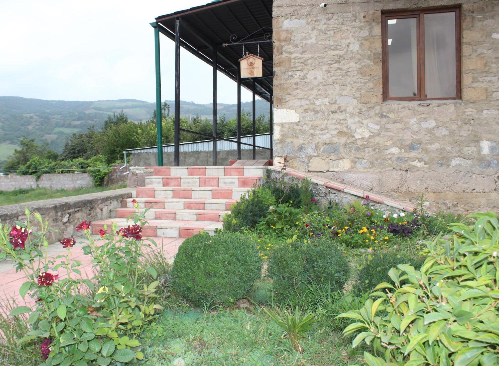 Bears And Berries Hotel Berd Exterior foto